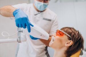 O Clareamento Tira o Esmalte dos Dentes?